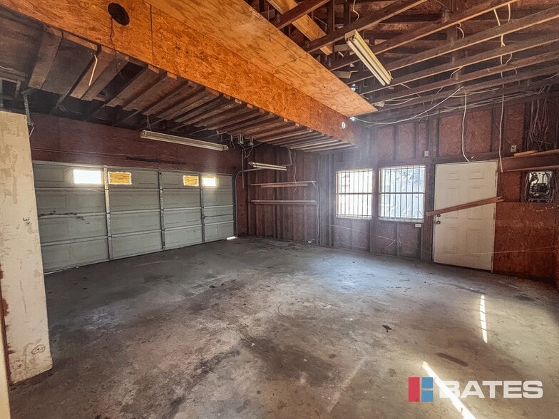 More Photos Of 7712 Ronnie Dr, Dallas Warehouse For Sale