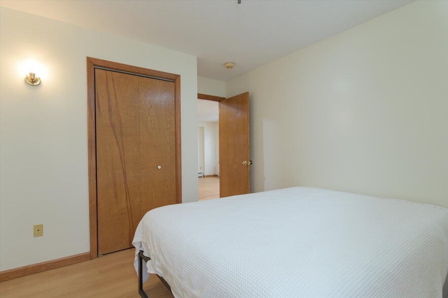 More Photos Of 156 Main St, Ludlow Office For Sale