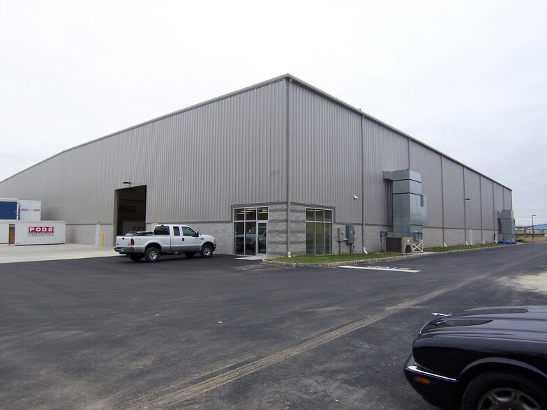 Primary Photo Of 8 Park Dr, Franklin Warehouse For Lease
