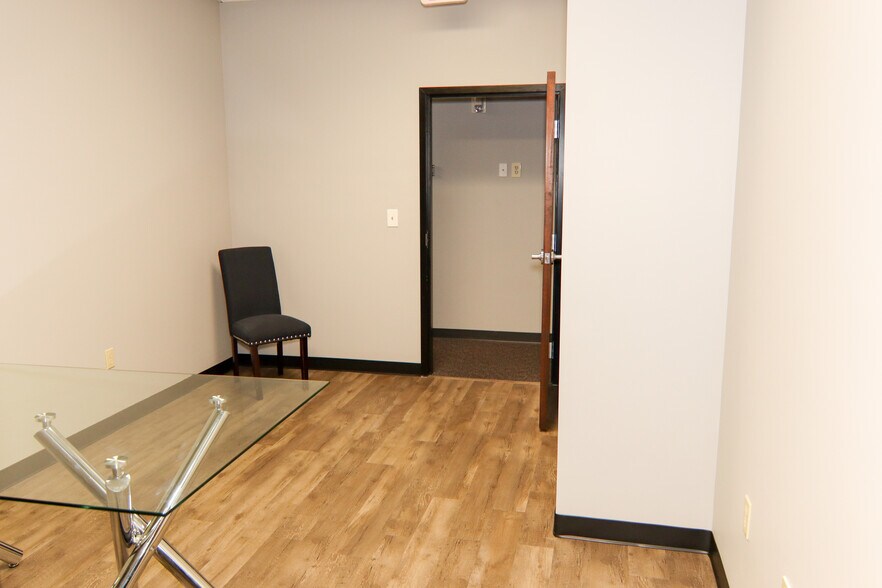 More Photos Of 2295 S Hiawassee Rd, Orlando Office For Sale