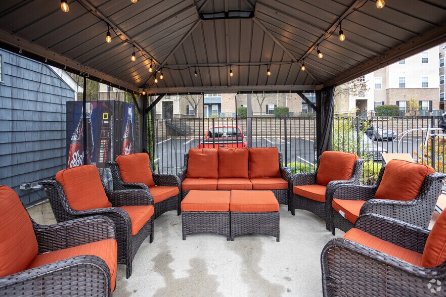 More Photos Of 501 Tiger Way, Knoxville Apartments For Sale