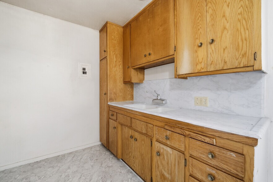 More Photos Of 1631 Granville Ave, Los Angeles Apartments For Sale