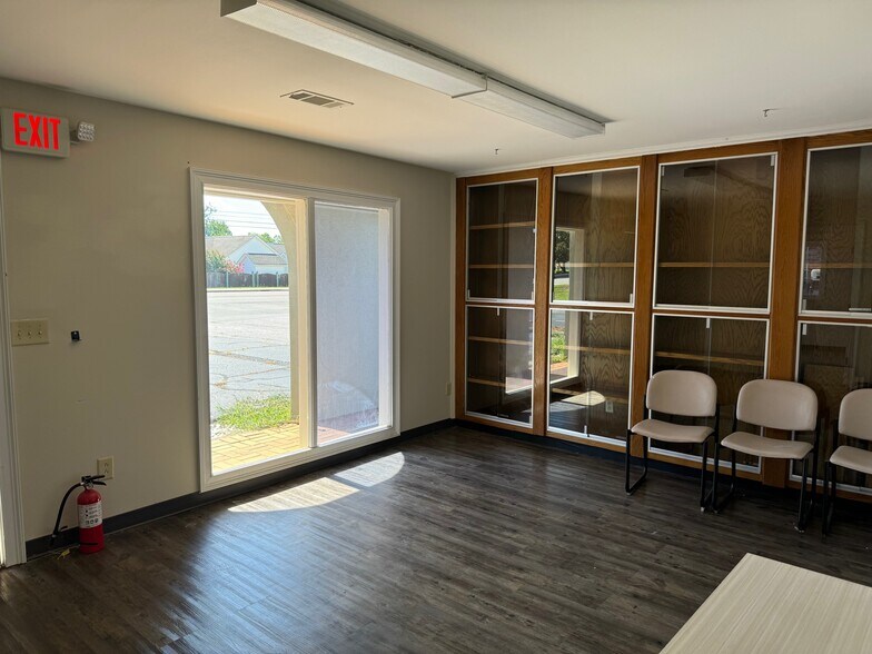 More Photos Of 951 Carl Vinson Pky, Centerville Office For Lease