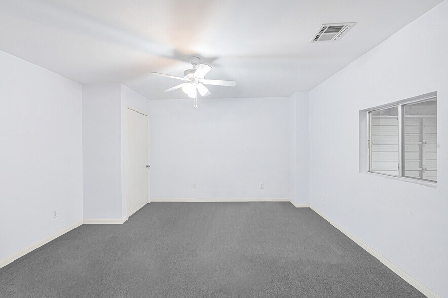 More Photos Of 8621 Antelope Dr, Houston Service For Lease