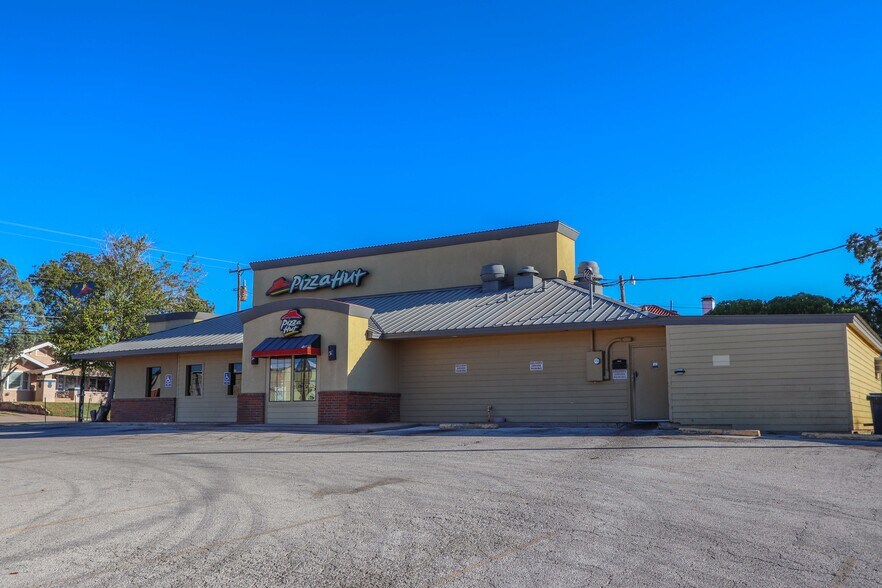 More Photos Of 800 E Broadway St, Sweetwater Restaurant For Sale
