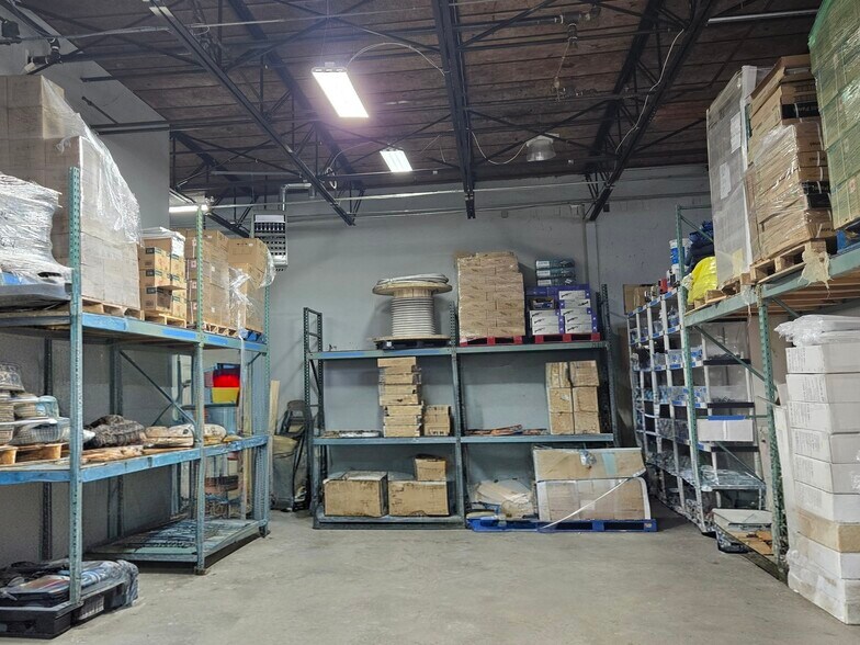 More Photos Of 25 E Kearney St, Bridgewater Warehouse For Lease