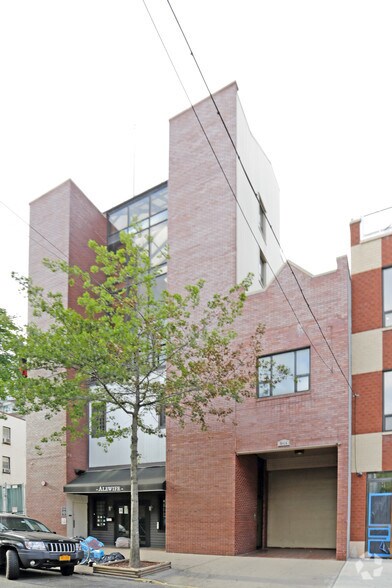 More Photos Of 5-14 51st Ave, Long Island City Storefront Retail Office For Lease