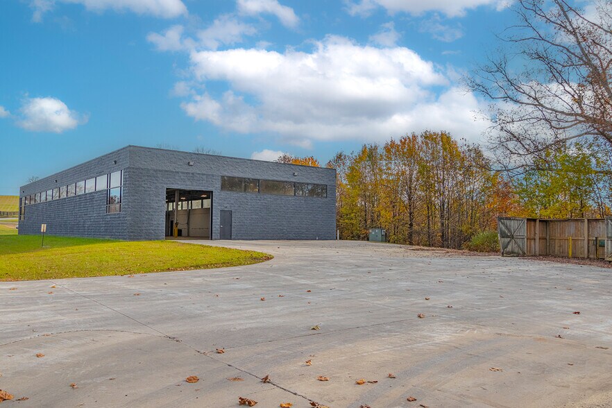 More Photos Of 87 Carpenter Dr, Annville Warehouse For Lease
