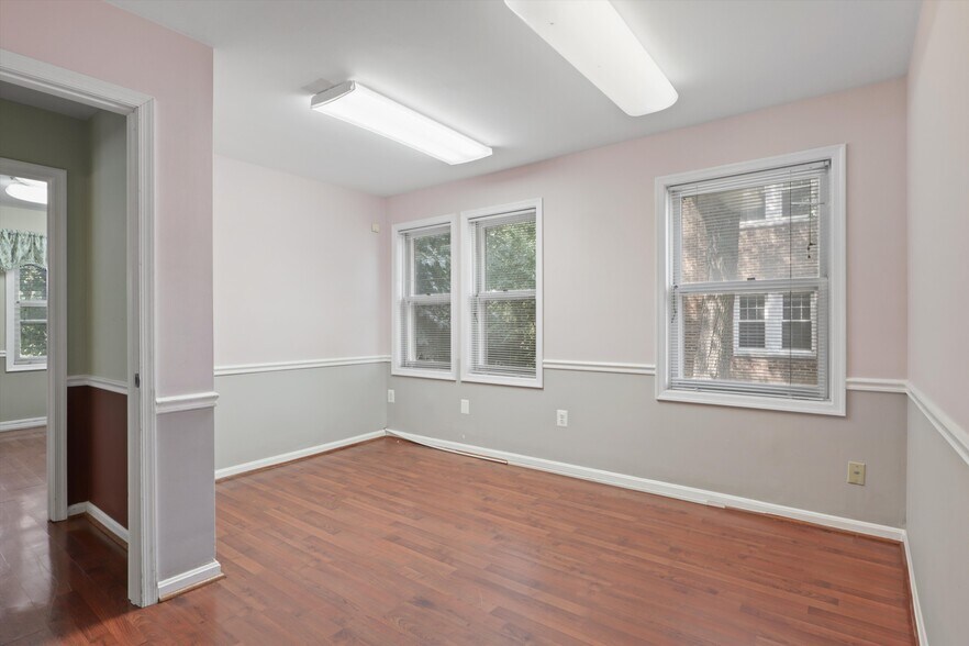 More Photos Of 2106 Gallows Rd, Vienna Office For Lease