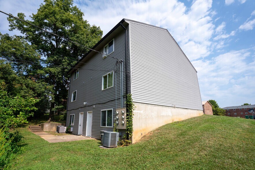 More Photos Of 412 Woodcreek Dr, Radcliff Apartments For Sale