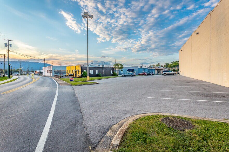 More Photos Of 319 Chickamauga Ave, Rossville Supermarket For Lease