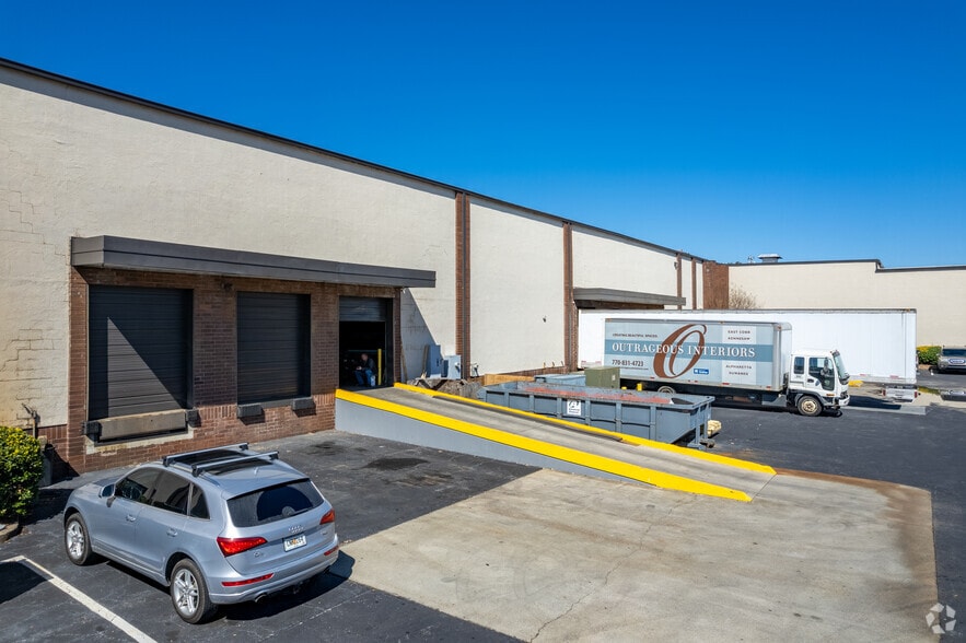 More Photos Of 4420 Bankers Cir, Atlanta Warehouse For Lease