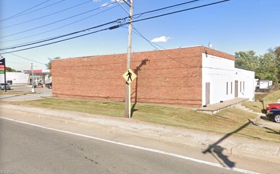 Primary Photo Of 1099 Division St, Parkersburg Light Distribution For Sale