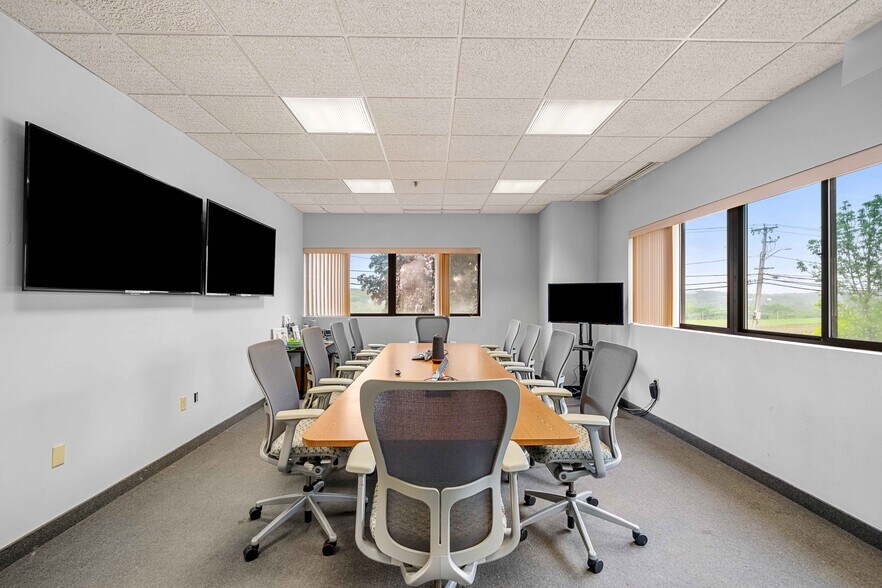 More Photos Of 63 Neck Rd, Haverhill Light Manufacturing For Sale