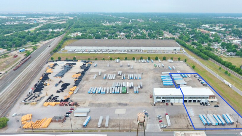 More Photos Of 220 S Belmont Ave, Indianapolis Warehouse For Lease