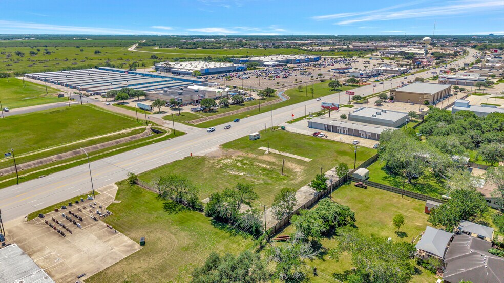 More Photos Of 9505 N Navarro St, Victoria Land For Sale