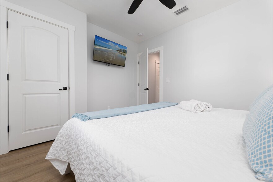 More Photos Of 404 Margaret St, Neptune Beach Multifamily For Sale