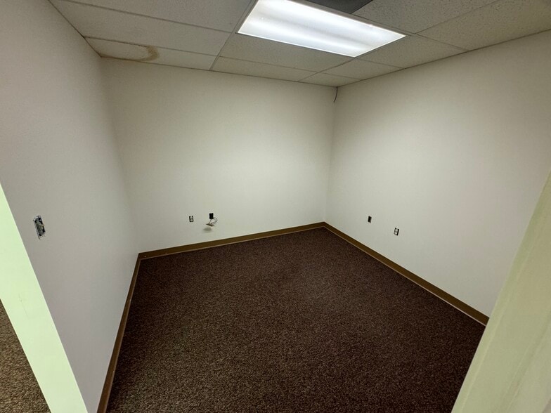 More Photos Of 16125 Business Pky, Hagerstown Service For Lease