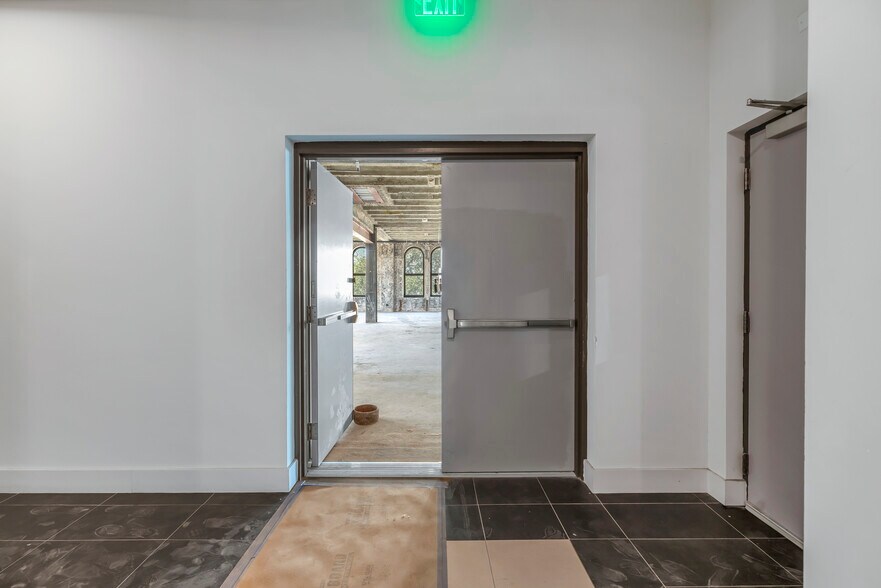 More Photos Of 895 Central Ave, Saint Petersburg Office For Lease