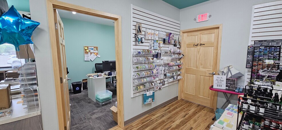 More Photos Of 2235 N Clairemont Ave, Eau Claire Freestanding For Sale