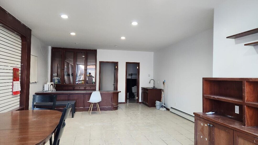 More Photos Of 4365 Bowne St, Flushing Office Residential For Lease