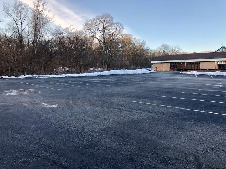 More Photos Of 5586 Post Rd, East Greenwich Office For Lease