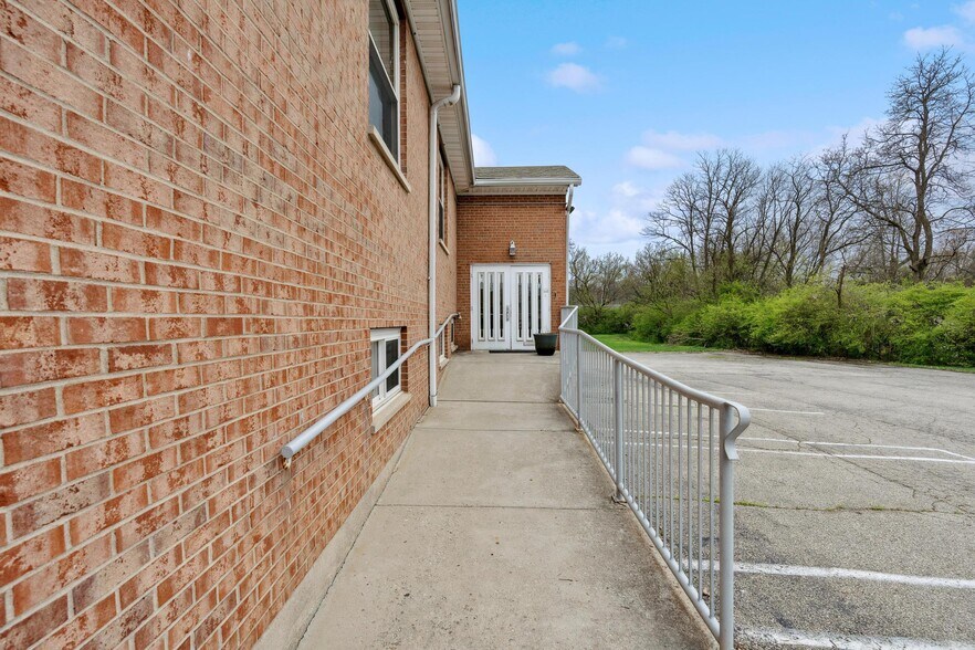 More Photos Of 8340 Pippin Rd, Cincinnati Specialty For Sale