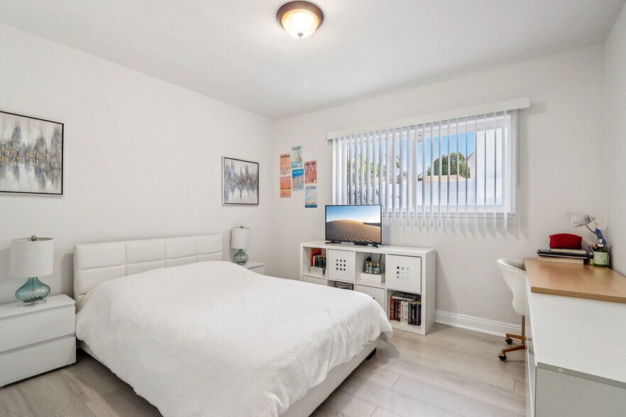 More Photos Of 16428 Halsted St, North Hills Multifamily For Sale