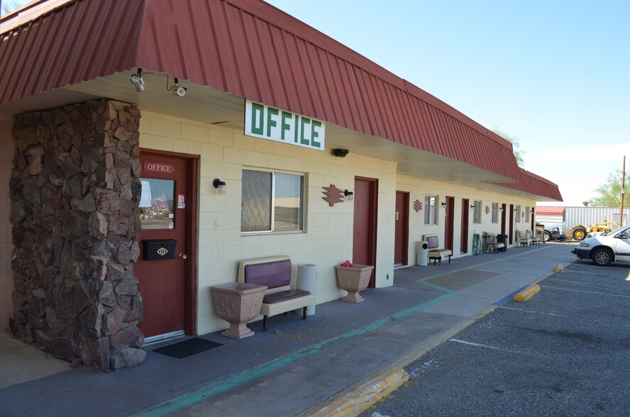 More Photos Of 904 W Main St, Quartzsite Hotel For Sale