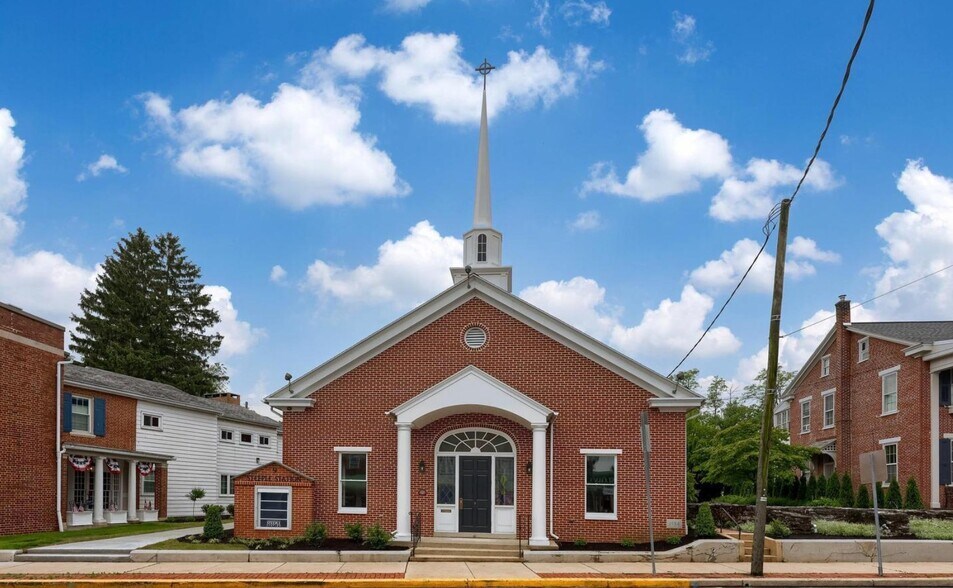 Primary Photo Of 9 Marietta Ave, Mount Joy Loft Creative Space For Lease