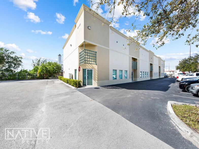 Primary Photo Of 3211-3225 S Andrews Ave, Fort Lauderdale Warehouse For Sale