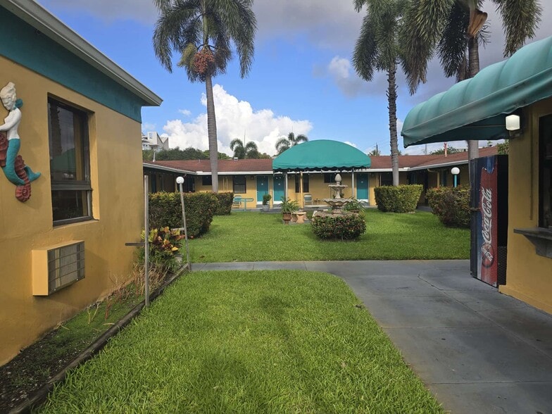 More Photos Of 418 S Federal Hwy, Hollywood Hotel For Sale