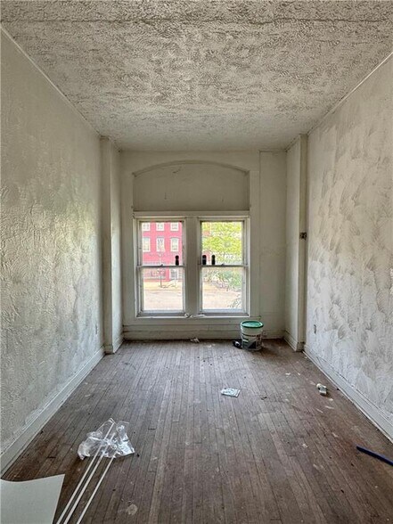 More Photos Of 230 E Main St, Palmyra General Retail For Sale