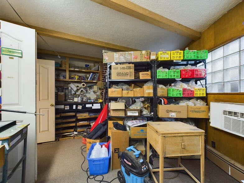 More Photos Of 615 S Washington Ave, Emmett Freestanding For Sale