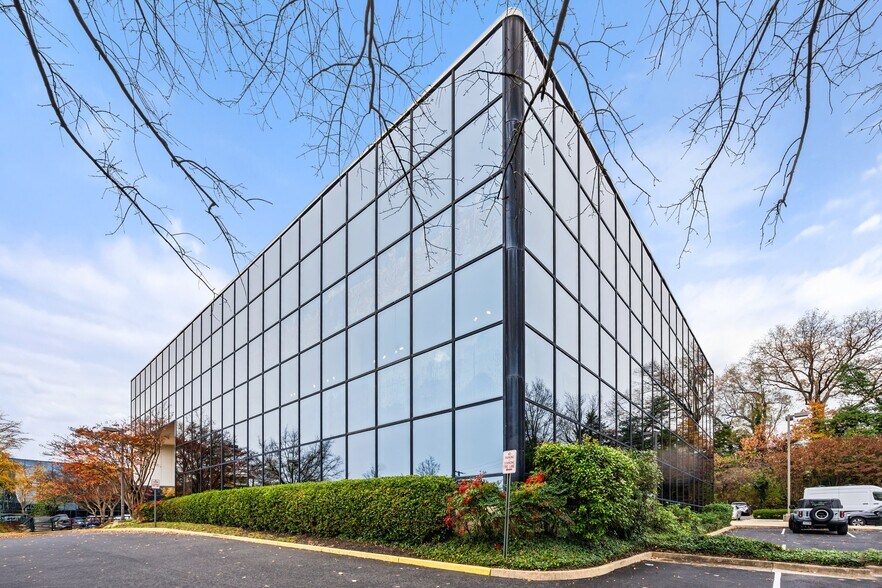 More Photos Of 5350 Shawnee Rd, Alexandria Medical For Sale