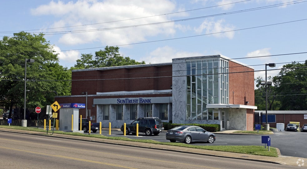 Primary Photo Of 3535 Brainerd Rd, Chattanooga Bank For Lease