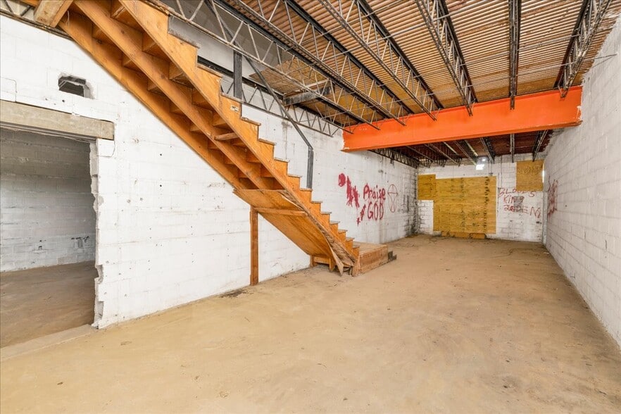 More Photos Of 2025-2027 Center Point Rd, Birmingham Unknown For Lease