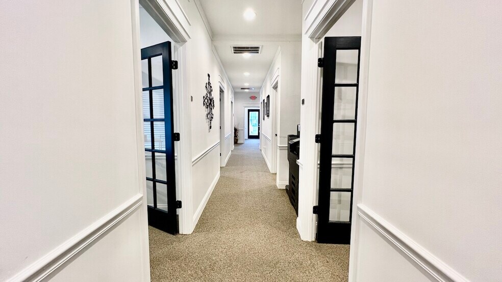 More Photos Of 535 Queen City Pky, Gainesville Office For Lease