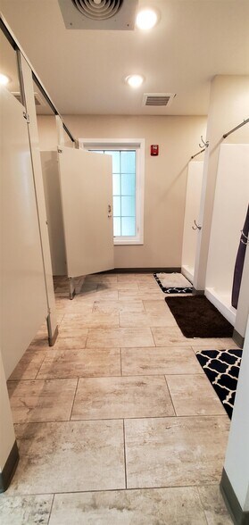 More Photos Of 404 W 7th St, Hays Sorority Fraternity House For Sale