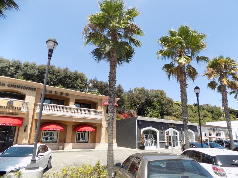 More Photos Of 980-982 W Coast Hwy, Newport Beach Loft Creative Space For Lease