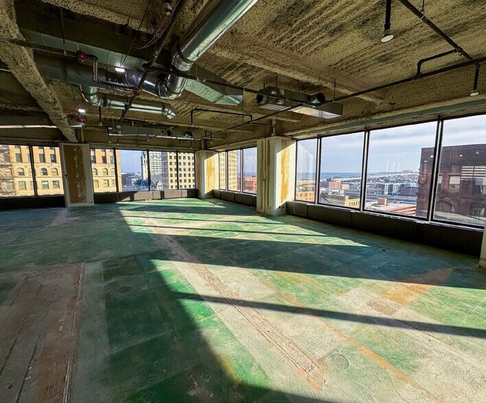 More Photos Of 250 E Wisconsin Ave, Milwaukee Office For Lease