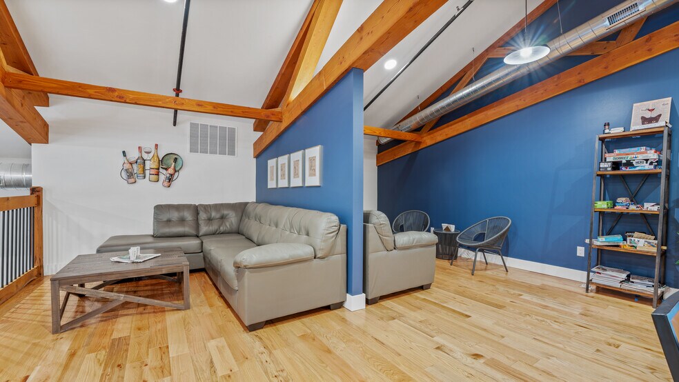 More Photos Of 100 Grand Vintners Lane, Lake Ozark Specialty For Sale