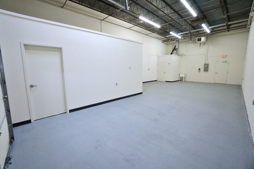 More Photos Of 1100-1146 Taft St, Rockville Warehouse For Lease