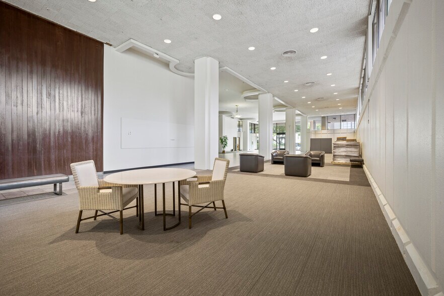 More Photos Of 301 E Colorado Blvd, Pasadena Office For Lease