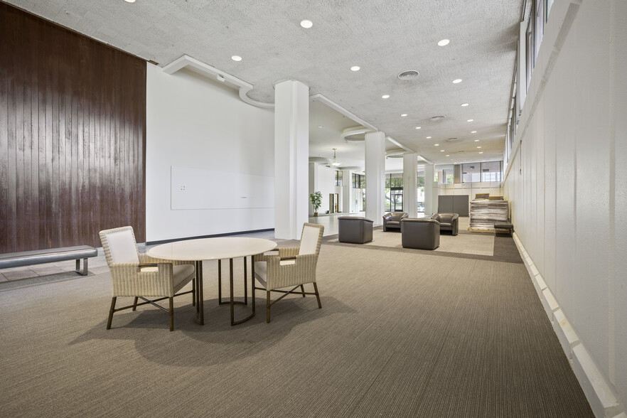 More Photos Of 301 E Colorado Blvd, Pasadena Office For Lease