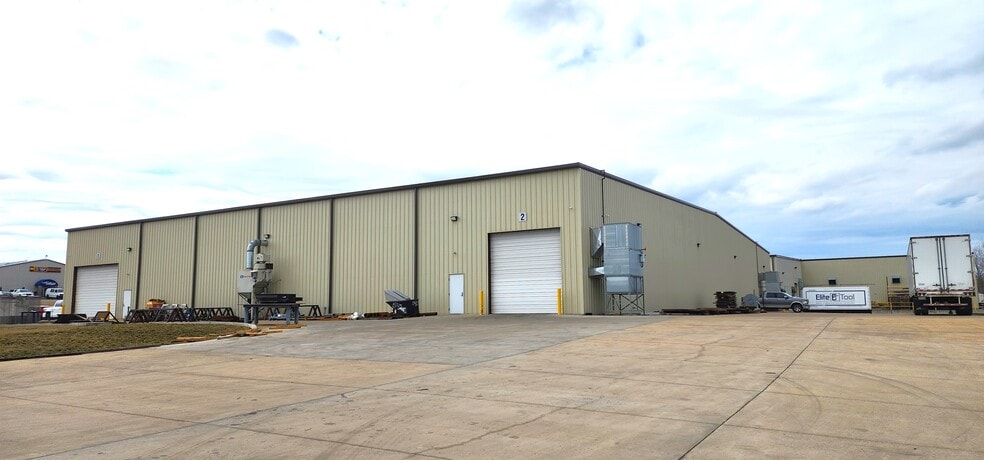 More Photos Of 1011 Industrial Ct, Moscow Mills Warehouse For Lease
