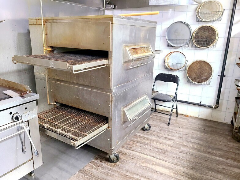 More Photos Of 394 Alfred St, Corunna Restaurant For Sale