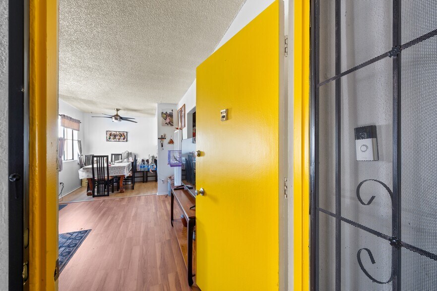 More Photos Of 2325 S Ridgeley Dr, Los Angeles Apartments For Sale