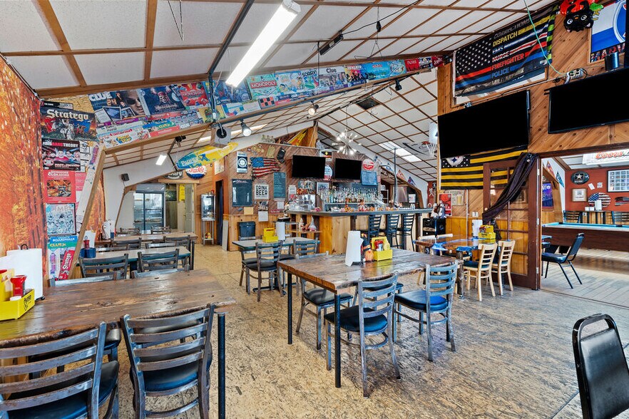 More Photos Of 6425 Pacific Ave, Cloverdale General Retail For Sale