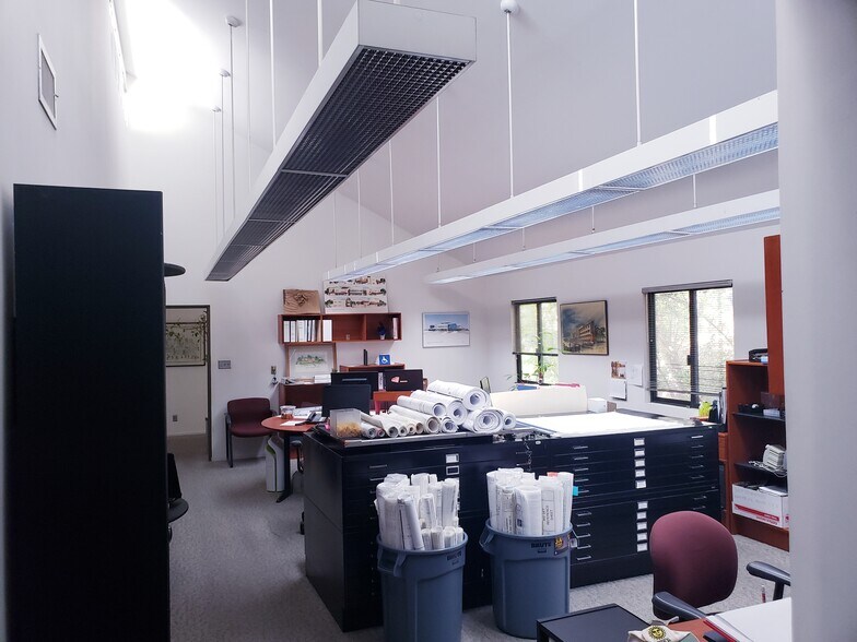 More Photos Of 930 Colorado Blvd, Los Angeles Office For Sale